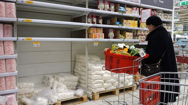 En Russie, le prix des produits de base comme le sucre (+22%), le beurre et les pâtes (+18%) ou encore le lait (+17%) s'est envolé en novembre (archives).
