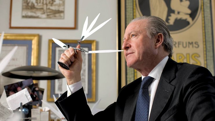 Alberto Morillas est l’un des «nez» les plus célèbres. L’Espagnol, qui travaille aussi pour Firmenich, est à l’origine de parfums comme Must (Cartier) Aqua Di Gio (Armani), Miracle (Lancôme) ou CK One (Calvin Klein).