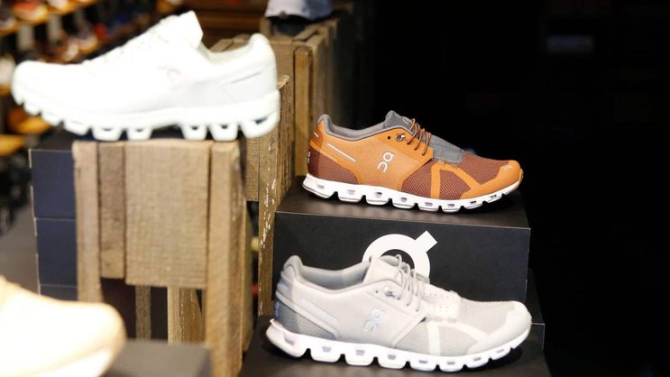 Le dernier débat sur la suissitude a été déclenché par la marque de chaussures On. La réglementation a désormais été adaptée de manière à ce que On puisse utiliser la croix suisse entre «Swiss» et «Engineered».