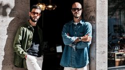 Silvio et Fabio Leonardi devant leur boutique-atelier du boulevard de Grancy à Lausanne.