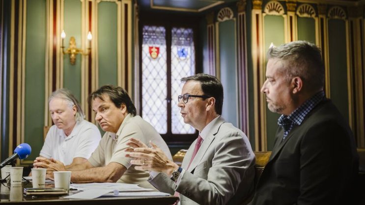 Martin Zurwera (président de l'Association valaisanne de football), Christian Constantin (président du FC Sion), Philippe Varone (président de la Ville de Sion) et Stéphane Ganzer (conseiller d'Etat valaisan) ont fait le point sur l'avenir du football d'élite en Valais, vendredi matin.