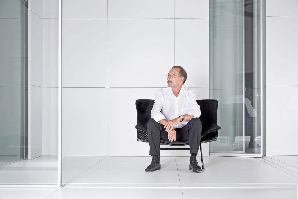 Passionné d’orchidées, Eric Joray, aujourd’hui décédé, est le concepteur de la vitre minimale, qu’il a breveté en 1992. Deux ans plus tard, il dépose la marque Vitrocsa.