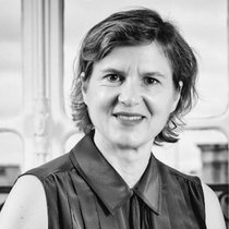 Traductrice juridique depuis 2011, Céline Alix travaille aujourd’hui pour des grands cabinets d’avocats, les divisions juridiques des grands groupes ainsi que pour la Cour européenne  de justice et plusieurs ONG.