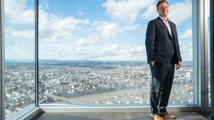 La société Roche, dirigée par Thomas Schinecker, est la reine des contribuables en Suisse.