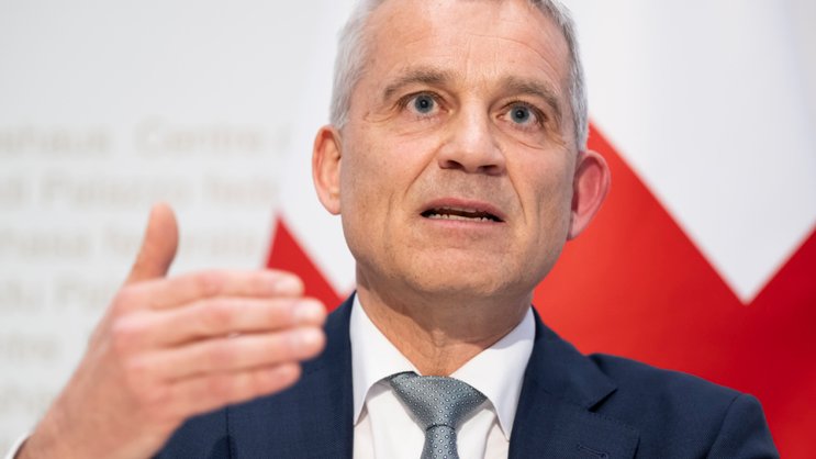 Le conseiller fédéral Beat Jans, avec des représentants cantonaux et des milieux économiques, a lancé la campagne du non à l'initiative "Pas de Suisse à 10 millions!" lundi à Berne.