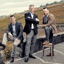 Luc Massy, 68 ans, représentant de la troisième génération de cette famille de vignerons-encaveurs, avec ses deux fils, Gregory et Benjamin.