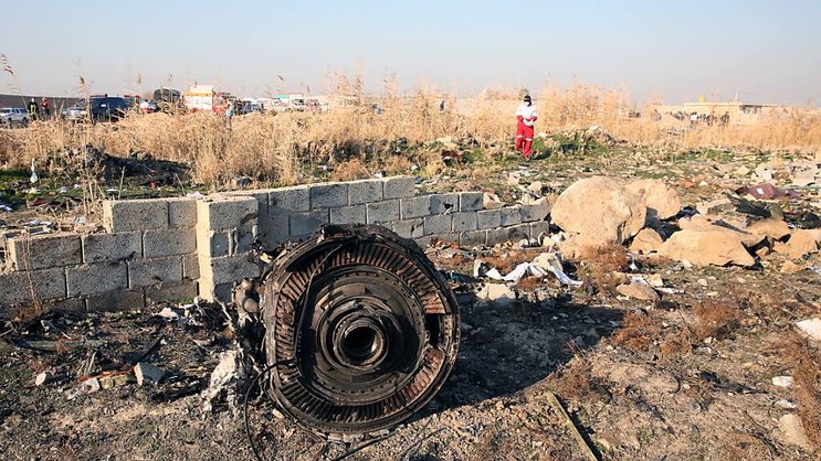 Les reste d'un réacteur du Boeing 737-800 dont le crash avait fait 176 en janvier 2020.