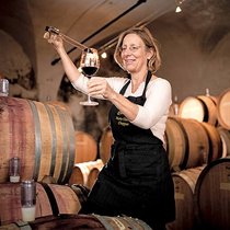L’application Oeno 4.0 veut fournir toutes les informations pour déguster des vins chez un vigneron (ici, Marie-Thérèse Chappaz, à Fully).