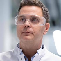 Le groupe pharmaceutique Roche (en photo: le directeur général Thomas Schinecker) paie 2,67 milliards de francs d'impôts sur les bénéfices dans le monde entier.