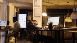 Les spécialistes recommandent une sieste d’une quinzaine de minutes pour recharger ses batteries.