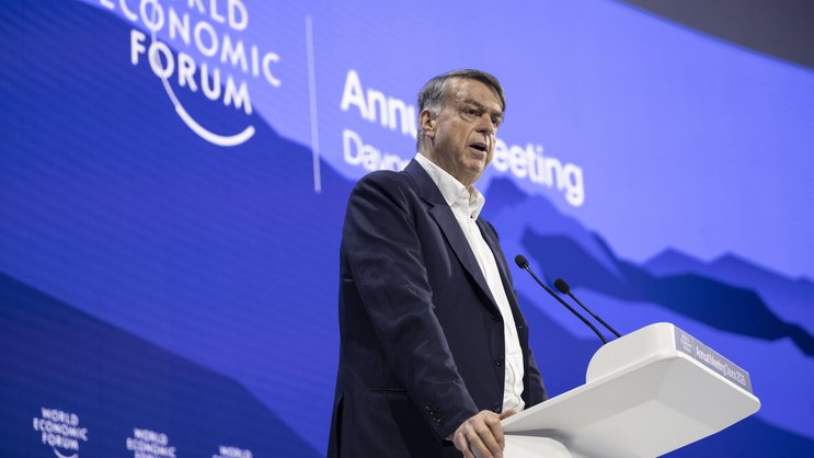 Ardent défenseur de la durabilité, André Hoffmann appelle à un changement profond de modèle, prônant le passage d’un capitalisme extractif à une économie régénérative.
