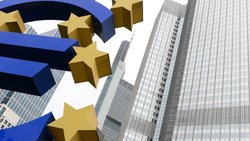 La hausse drastique des taux en 2022 et 2023 a fait augmenter immédiatement les intérêts que la BCE doit payer, surtout via le système de paiement entre banques de la zone euro et, un peu moins, sur les dépôts des banques commerciales à son guichet.