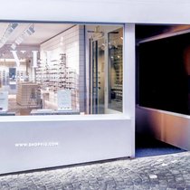 Tous les magasins VIU (ici l’enseigne de Lausanne) ont un design très épuré.