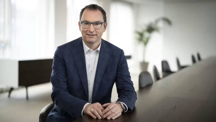 Christian Poerschke est CEO par intérim de Raiffeisen Suisse. En décembre, il passera le relais à Gabriel Brenna.