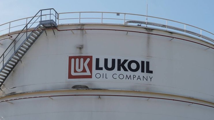 Des experts et responsables du secteur pétrolier soupçonnent la Russie de continuer à exporter du pétrole dans l'UE via des pays tiers (image symbolique).