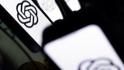 L'entreprise a précisé que les utilisateurs qui ne souhaiteraient pas voir apparaître de publicités pouvaient les désactiver, mais verraient leurs interactions avec ChatGPT limitées à "un nombre réduit de messages gratuits quotidiens".