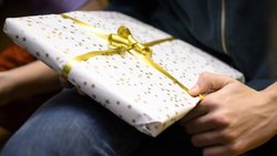 Un nombre croissant de Français proposent leurs cadeaux sur des sites de revente.