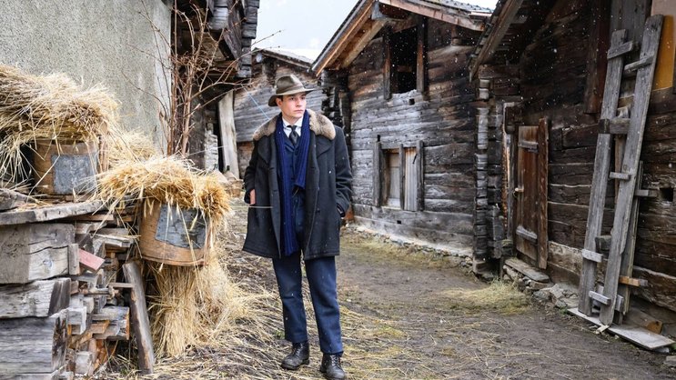Diffusée actuellement sur la RTS, la série Winter Palace (ici, l'acteur principal Cyril Metzger) a été tournée à Caux (VD), au Simplon, à Sierre et à Fäld (VS).