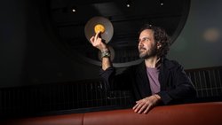 Le site d’e-commerce QoQa (en photo: Fabio Monte, responsable opérationnel) enregistre 20% de ses ventes en Suisse alémanique.