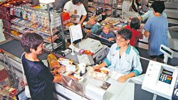 Dès les années 80, les distributeurs comme Coop ont considérablement augmenté leur assortiment dans les rayons des supermarchés.