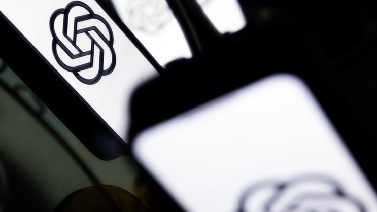 L'entreprise a précisé que les utilisateurs qui ne souhaiteraient pas voir apparaître de publicités pouvaient les désactiver, mais verraient leurs interactions avec ChatGPT limitées à "un nombre réduit de messages gratuits quotidiens".