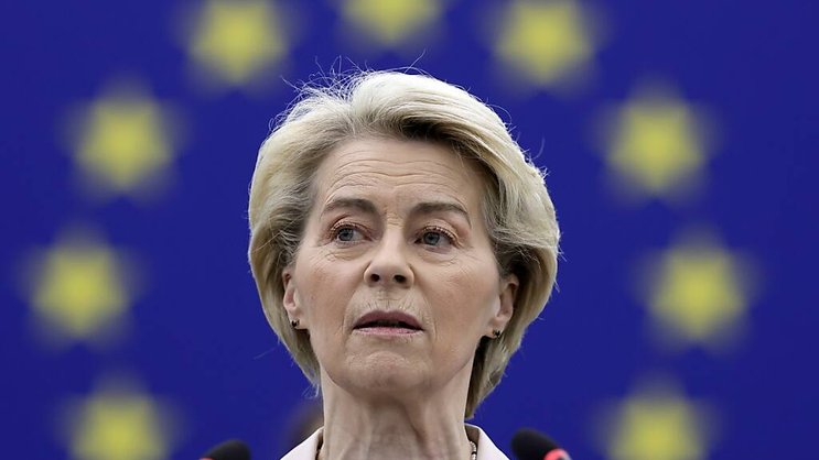 La présidente de la Commission européenne Ursula von der Leyen a affirmé jeudi que les Européens travaillaient déjà à "un nouveau paquet de contre-mesures" (archives).