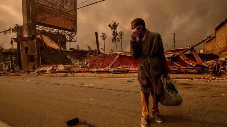 Les incendies ayant ravagé des quartiers huppés de Los Angeles en janvier sont "les feux de forêt les plus coûteux jamais enregistrés", selon le réassureur Swiss Re. (archives)
