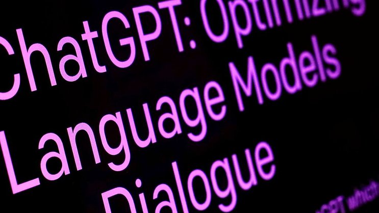 l'Autorité italienne de protection des données personnelles prévient que sa décision a un "effet immédiat" et accuse ChatGPT de ne pas respecter la réglementation européenne et de ne pas avoir de système pour vérifier l'âge des usagers mineurs.