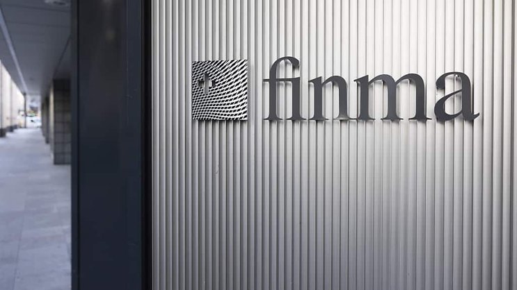 La Finma avait également à l'époque validé les plans d'assainissement d'UBS et Credit Suisse et avait estimé que "les plans d'urgence suisses de Credit Suisse et UBS sont exécutables". (Photo/KEYSTONE / PETER KLAUNZER)