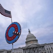 La prise du Capitole par les partisans de Donald Trump, le 6 janvier dernier, résulte en partie de la circulation de fausses informations diffusées par le mouvement QAnon.