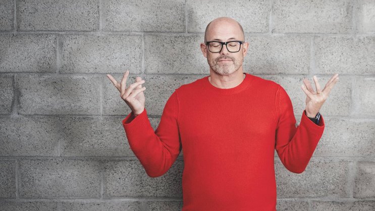 Après la radio (il participe à la création de Rouge FM), Vincent Perriard accomplira ensuite une riche carrière dans la communication et l’horlogerie. En 2021, Origyn a mené un tour de table de 20 millions fin 2021, auquel participe notamment Paris Hilton, ce qui valorise alors la fondation à 300 millions de francs.