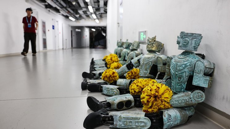 Morgan Stanley estime que le marché des humanoïdes pourrait atteindre 5000 milliards de dollars d’ici à une vingtaine d’années, avec environ 90% des robots utilisés dans des applications industrielles et commerciales. Reste un territoire encore largement à conquérir: le domicile. La dextérité humaine et la richesse du toucher demeurent particulièrement difficiles à reproduire.