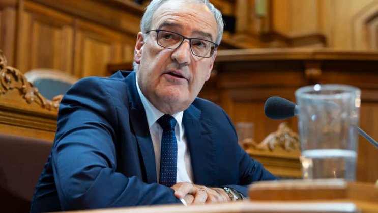 Le département de Guy Parmelin a dû à contre-coeur élaborer un projet instaurant un contrôle des investissements étrangers dans les entreprises suisses (archives).