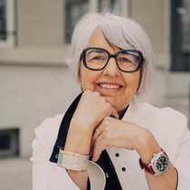 Elle a un lien avec les horlogers et les montres : Elisabeth Baume-Schneider porte une montre de la marque Aerowatch, originaire de Saignelégier (JU). Samuel Schalch / HZ