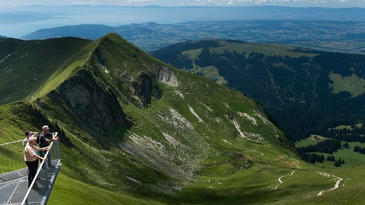 Les acteurs des remontées mécaniques fribourgeoises travaillent constamment à étoffer leur offre pour répondre à l'attrait croissant suscité par la montagne en dehors de la saison hivernale, ici le Moléson (archives).