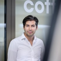 A 24 ans, il quitte son confortable statut de salarié pour lancer Think2Make, puis Coworking Neuchâtel.