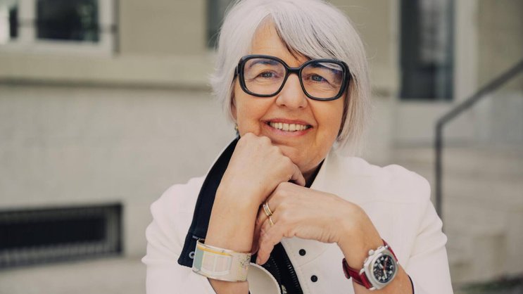 Elle a un lien avec les horlogers et les montres : Elisabeth Baume-Schneider porte une montre de la marque Aerowatch, originaire de Saignelégier (JU). Samuel Schalch / HZ