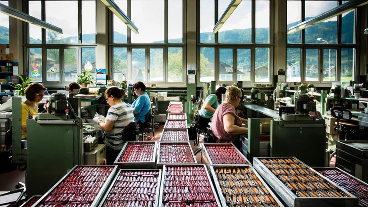 Chez Victorinox, l’ancienneté moyenne des employés est d’environ vingt-cinq ans. Une longévité qui semble aujourd’hui faire figure d’exception.