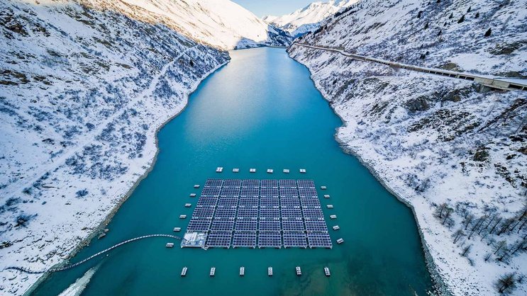 Parc solaire flottant sur le lac des Toules 