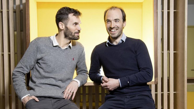 Etienne Friedli, de Tayo (à g.), et Edgar Haldimann, chez Romande Energie. Le groupe est entré dans le capital de la jeune pousse en septembre 2019.