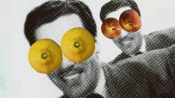 L'économiste George Akerlof a élaboré la théorie de l'asymétrie d'information. Il a comparé les bonnes voitures d'occasion à des pêches et les mauvaises à des citrons. Alors que le vendeur sait s'il vend un citron ou une pêche, l'acheteur ne possède pas ce savoir.