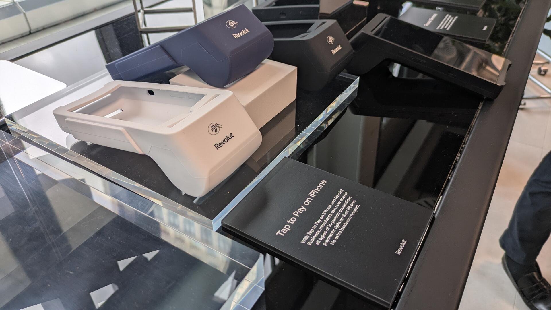 Les terminaux sont prêts : Revolut souhaite aussi prendre des parts de marché aux prestataires établis comme Wordline dans l’acceptation des cartes.