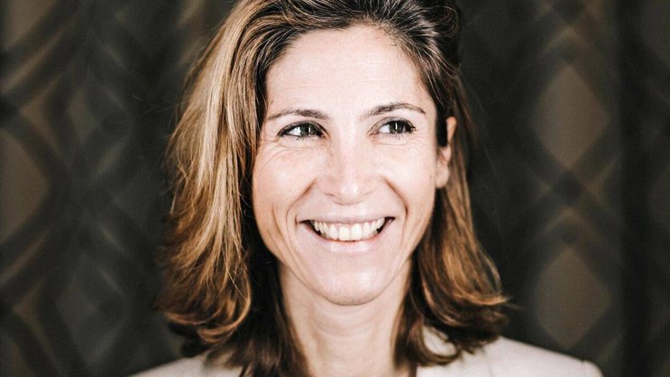 Julia de Funès a démarré sa carrière professionnelle comme chasseuse de têtes, une expérience qui a duré une dizaine d’années. Une grande chance, estime-t-elle, d’avoir pu «allier ce côté pragmatique des RH à la théorie des grands philosophes».
