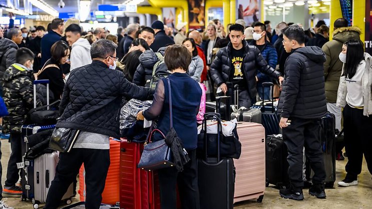 Dans le secteur des arrivées vendredi Geneve Aeroport. C'est à cette époque de l'année que Geneve Aeroport connaît ses pics d'affluence.