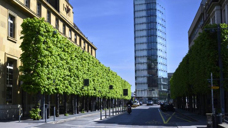 Le revenu national brut (RNB) à prix courants, qui mesure la somme des revenus nets perçus par les entreprises et les ménages établis en Suisse, y compris ceux reçus à l'étranger, a, lui, grimpé de 3,5% en 2024, suite à une forte hausse des revenus de la propriété reçus de l'étranger.