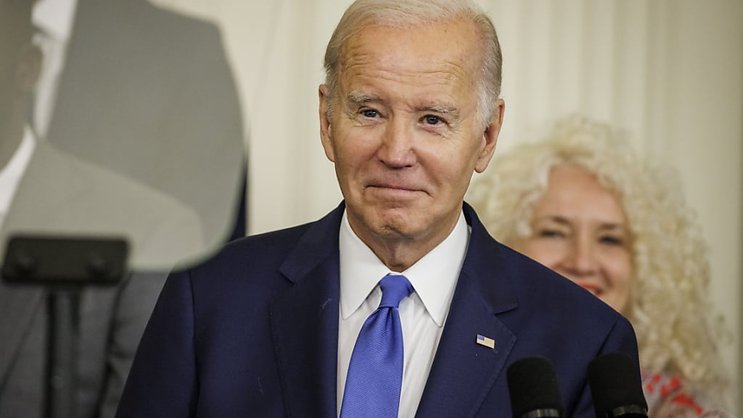 Le compromis a été trouvé à l'issue d'âpres négociations et un appel téléphonique entre le président Biden et le chef républicain au Congrès Kevin McCarthy.