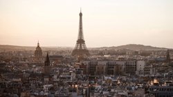 La Banque de France a relevé sa prévision de croissance à 0,9% pour 2025 et 1% pour 2026, notamment en raison de chocs sur l'économie française aux effets moindres qu'escompté il y a quelques mois, et malgré un contexte budgétaire incertain. (archives)