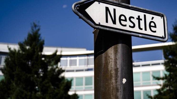 L'ONG Public Eye a de nouveau dénoncé Nestlé pour l'ajout de sucre dans les aliments pour bébé. (archive)