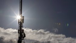Après Sunrise, Swisscom a tiré la prise de son réseau mobile 3G. Salt a pour sa part confirmé vouloir le maintenir jusqu'à fin 2026 au moins (archives).