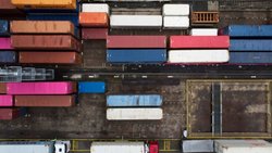 Le commerce international de la Suisse a fait du surplace en octobre, à l'exportation comme à l'importation. (archive)